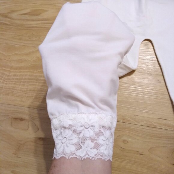 White, Capri-Length, Tights with Lace Trim - Junior's Size M/L - NWT - Picture 4 of 4
